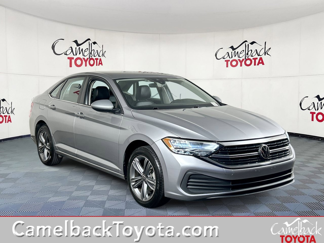 Used 2024 Volkswagen Jetta SE FWD image 1