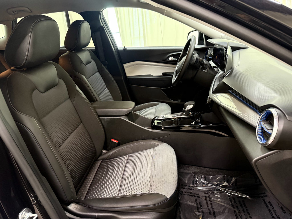 Used 2025 Chevrolet Trax LT w/ LT Convenience Package FWD image 25