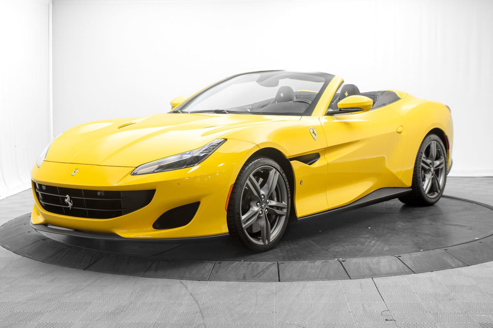 Used 2019 Ferrari Portofino RWD image 7