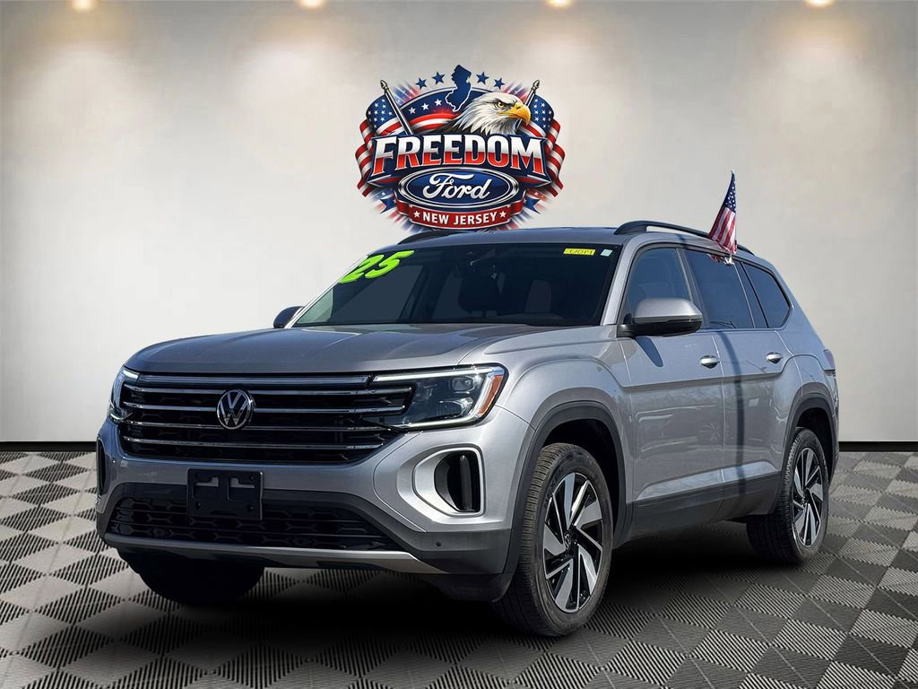 Used 2025 Volkswagen Atlas SE AWD/4WD image 2