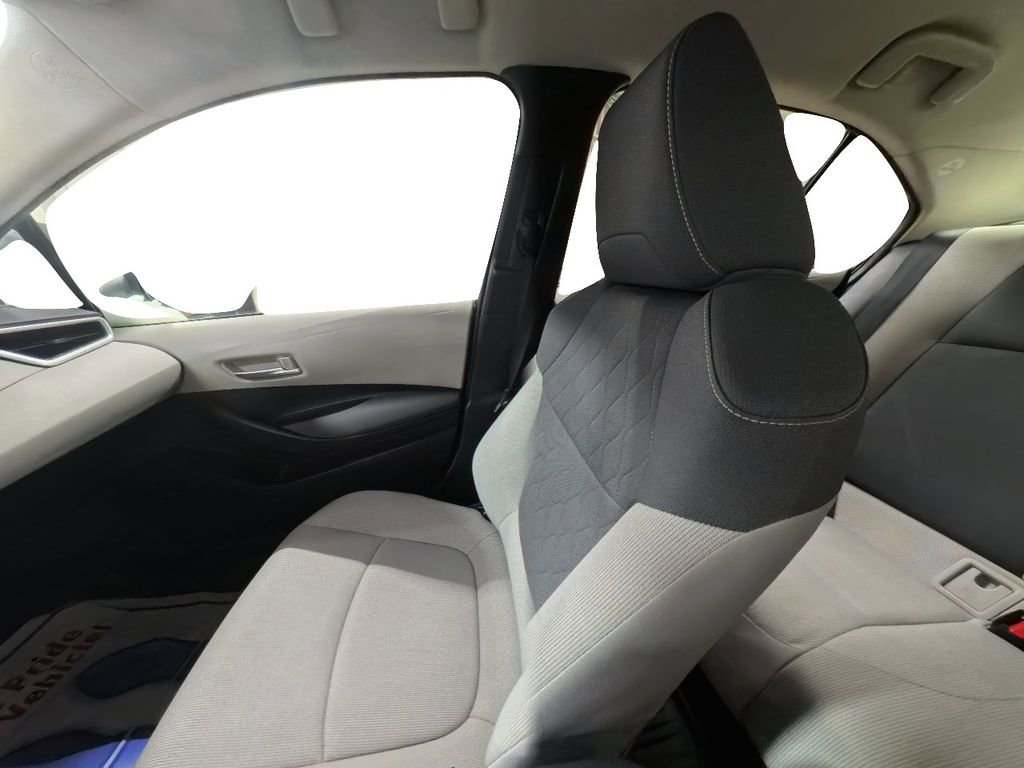 Used 2021 Toyota Corolla LE image 23