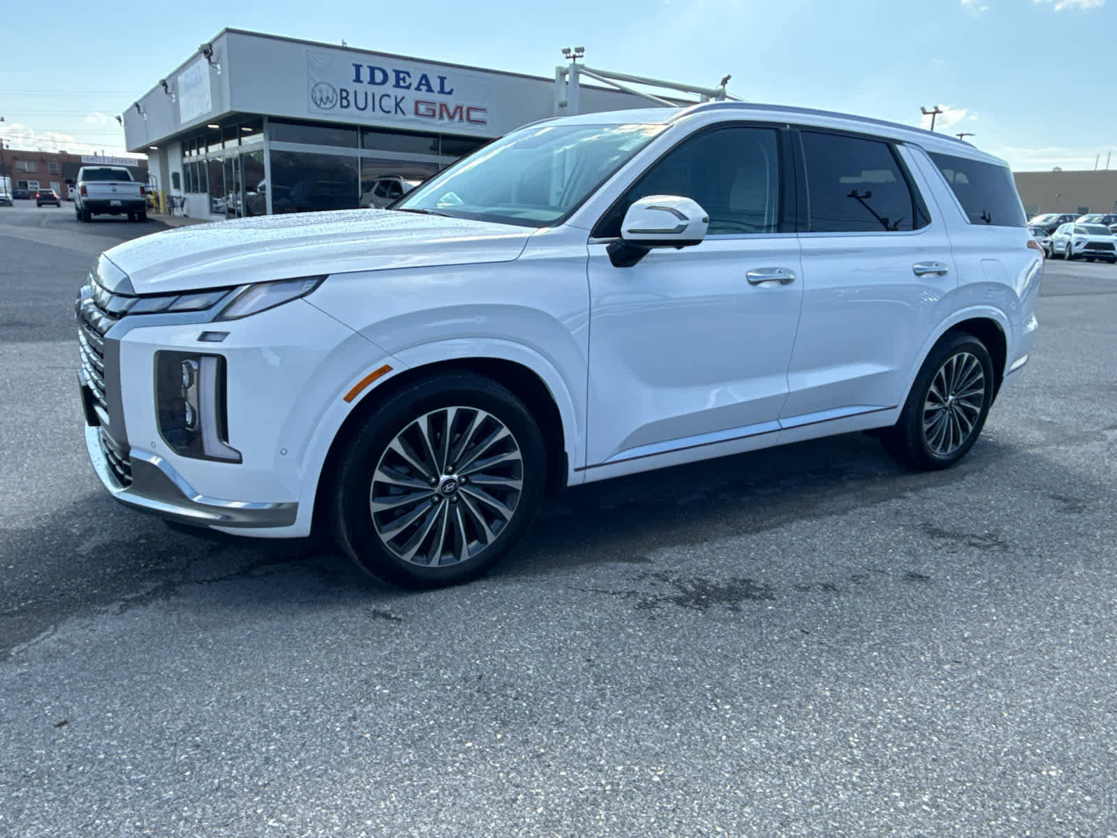Used 2024 Hyundai Palisade Calligraphy AWD/4WD image 2