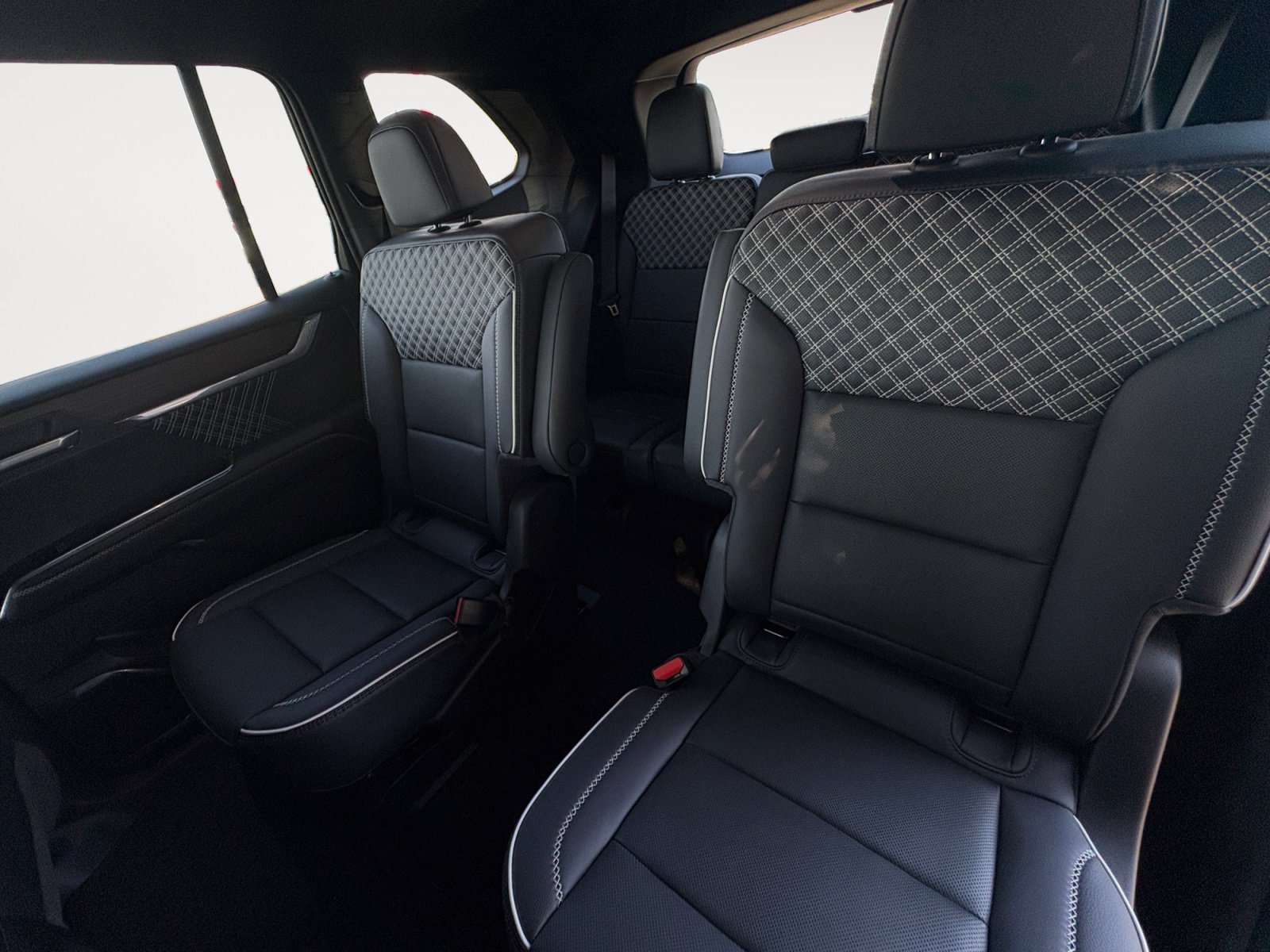 Used 2024 GMC Acadia Denali w/ Super Cruise Package FWD image 24