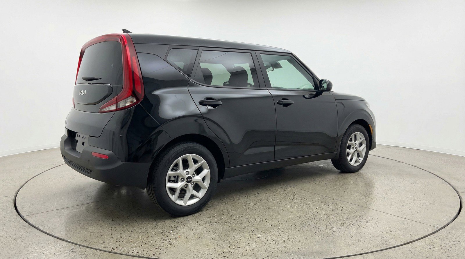 Used 2025 Kia Soul LX w/ LX Technology Package FWD image 9