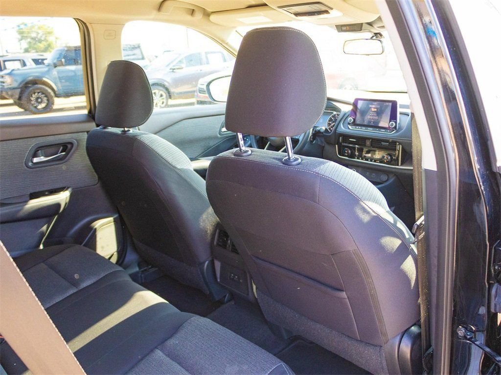 Used 2023 Nissan Rogue SV FWD image 28