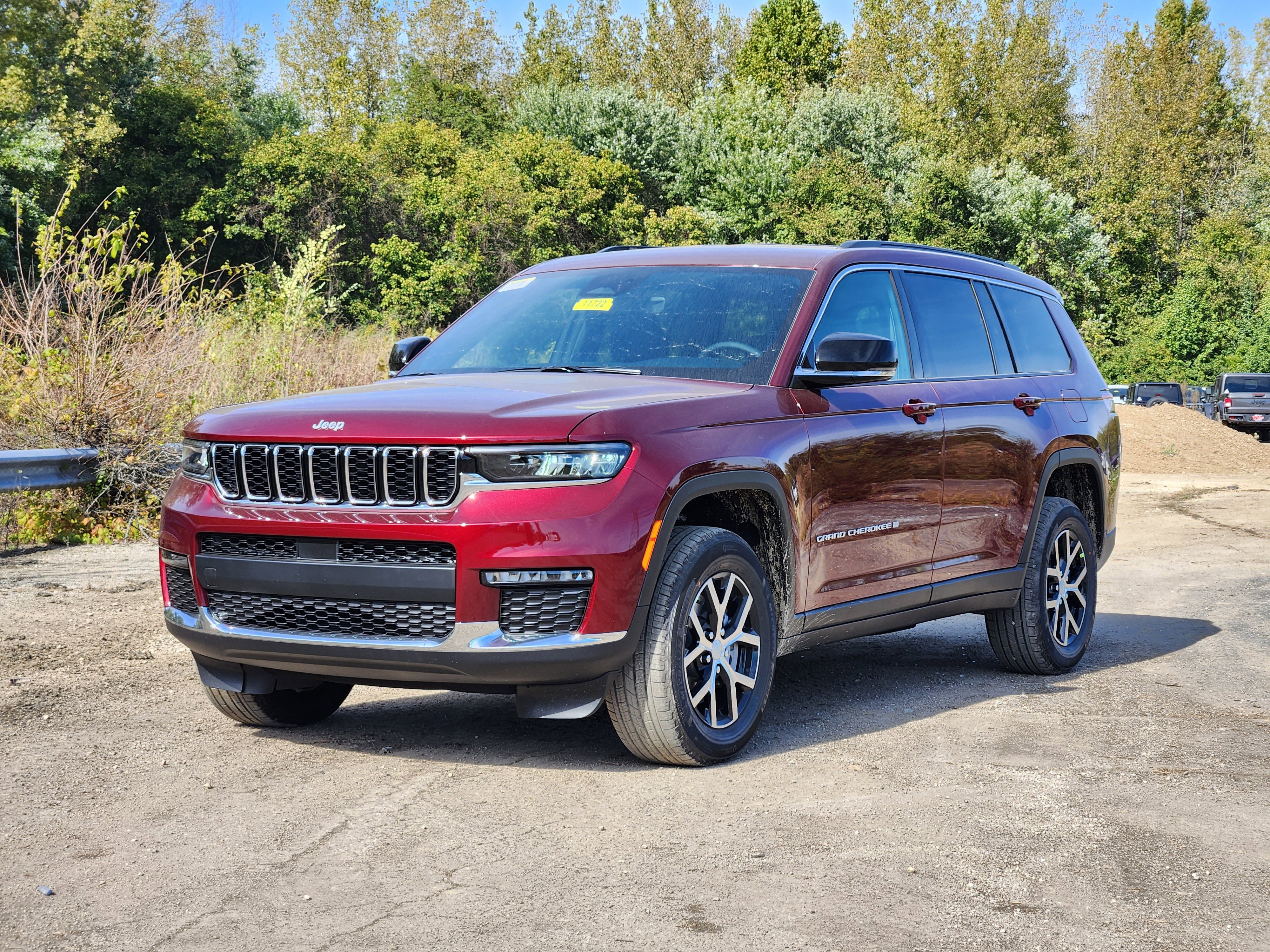 New 2025 Jeep Grand Cherokee L Limited AWD/4WD image 12