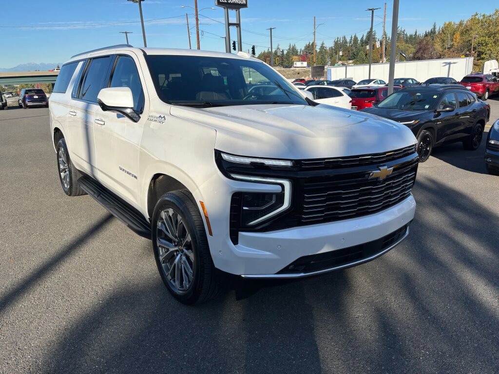 Used 2025 Chevrolet Suburban High Country image 3