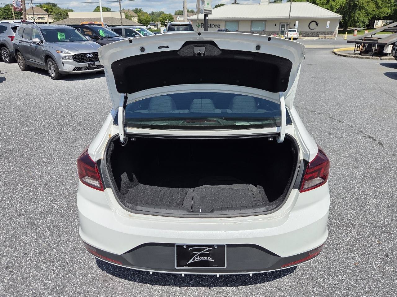 Used 2020 Hyundai Elantra SE w/ Cargo Package (C1) FWD image 18
