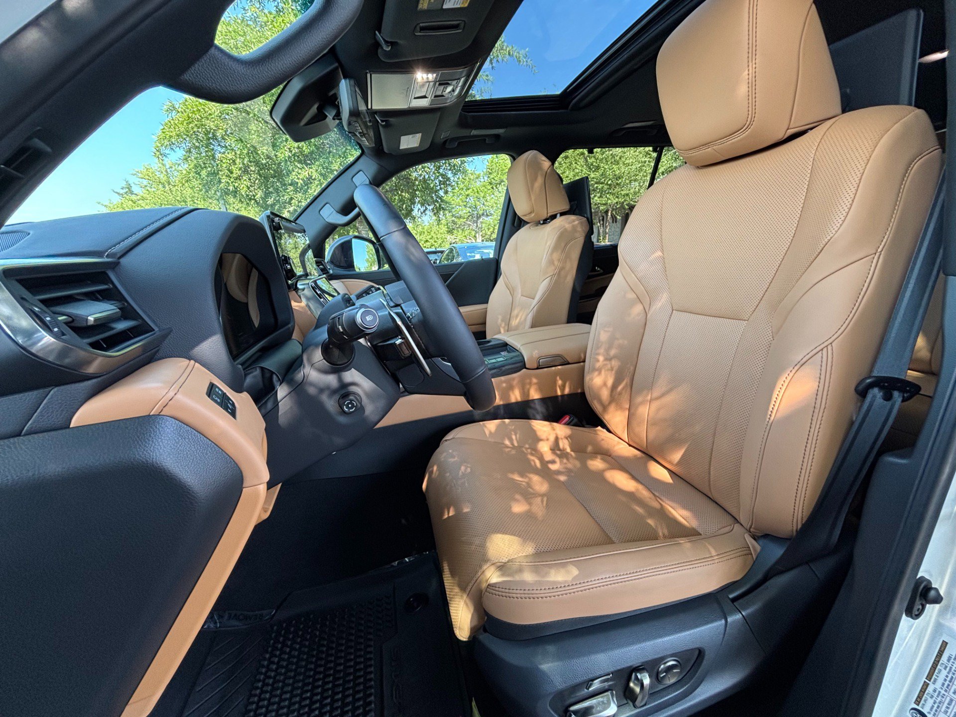 Used 2025 Lexus LX 700h Luxury w/ Appearance Package AWD/4WD image 12