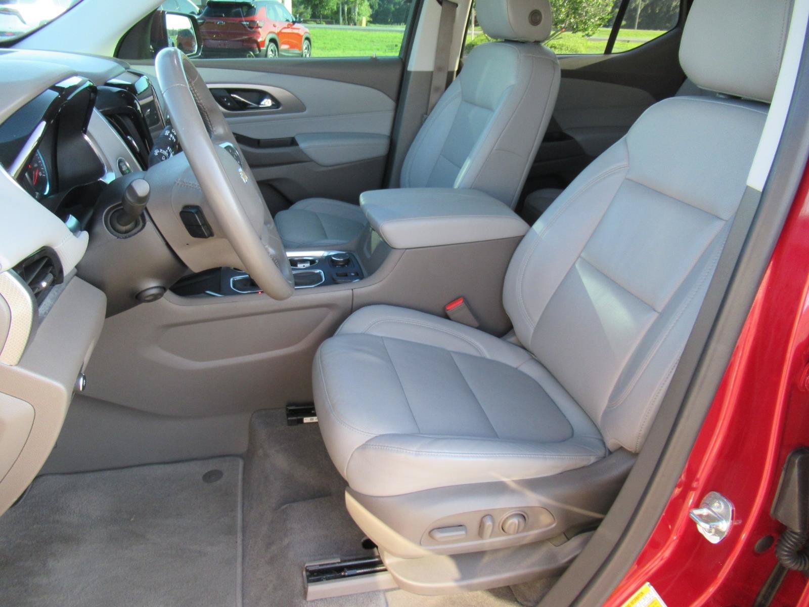 Used 2019 Chevrolet Traverse Premier w/ Driver Confidence II Package FWD image 18