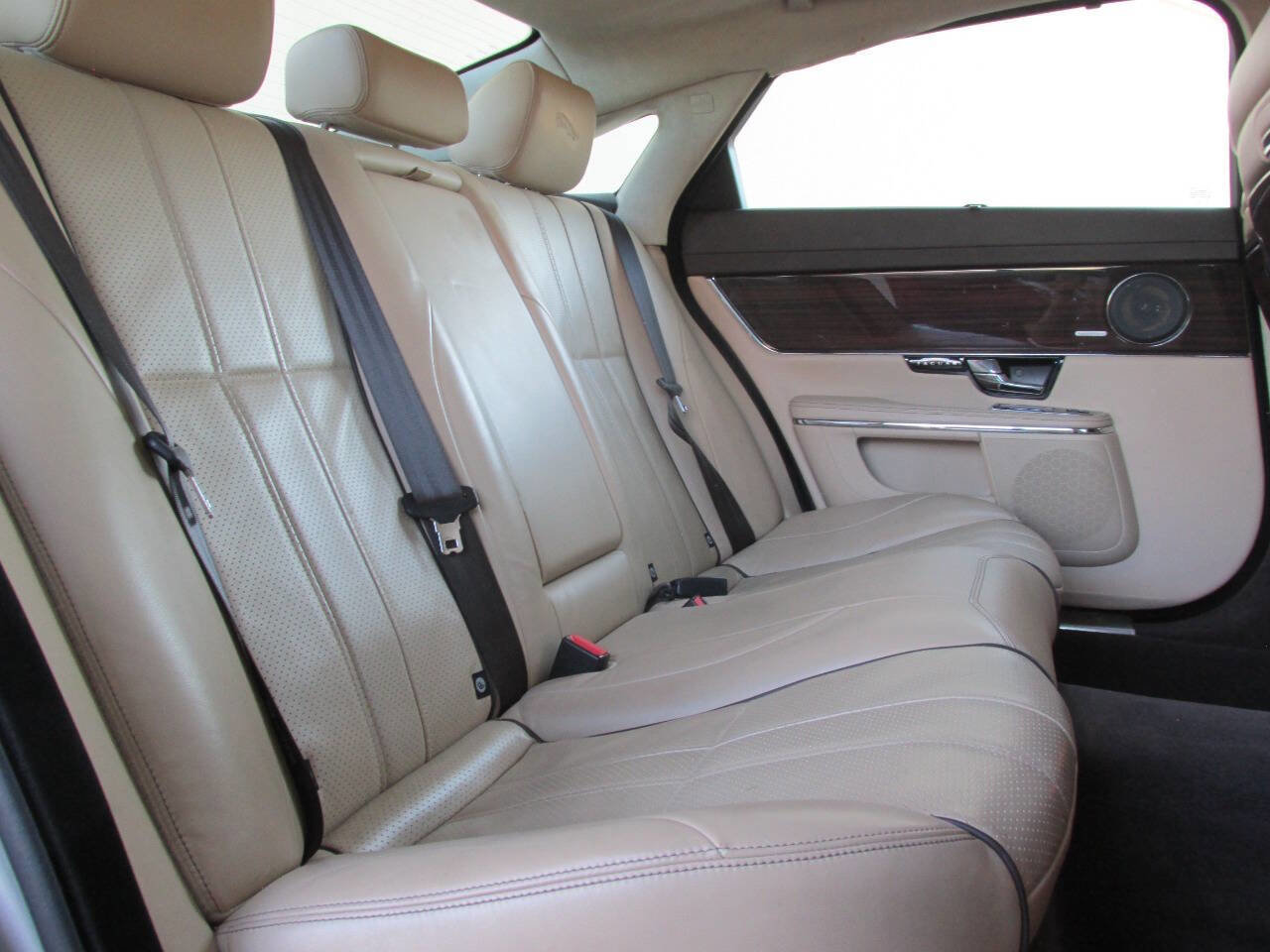Used 2011 Jaguar XJ L image 17