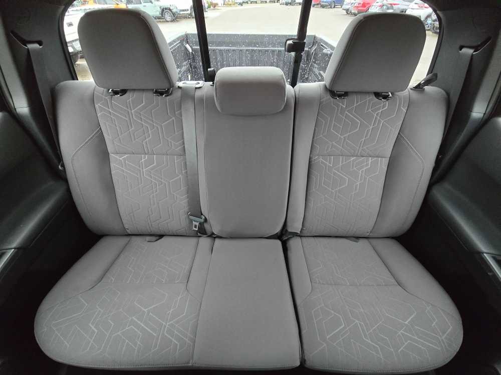 Used 2016 Toyota Tacoma TRD Off-Road w/ Premium & Technology Package image 17