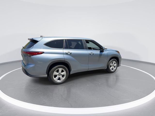 Used 2023 Toyota Highlander LE FWD image 8