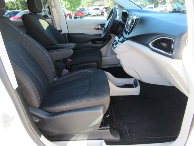 Certified 2023 Chrysler Voyager LX FWD image 10