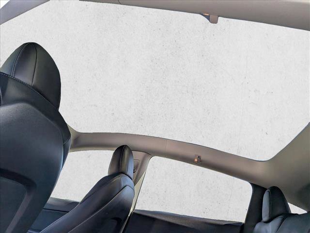Used 2022 Tesla Model Y Long Range AWD/4WD image 19