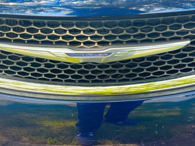 Used 2017 Chrysler Pacifica Touring-L FWD image 30