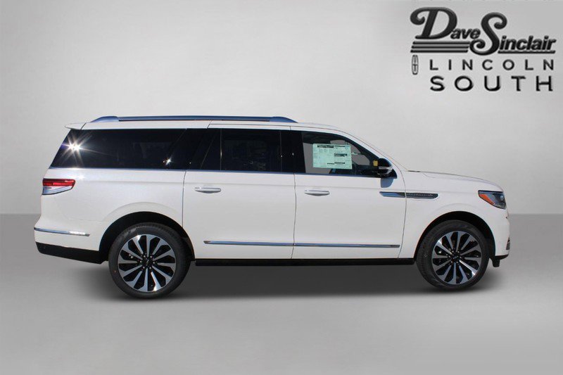 Certified 2023 Lincoln Navigator L Reserve image 4