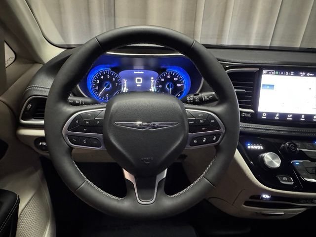 Used 2024 Chrysler Pacifica Touring-L FWD image 21