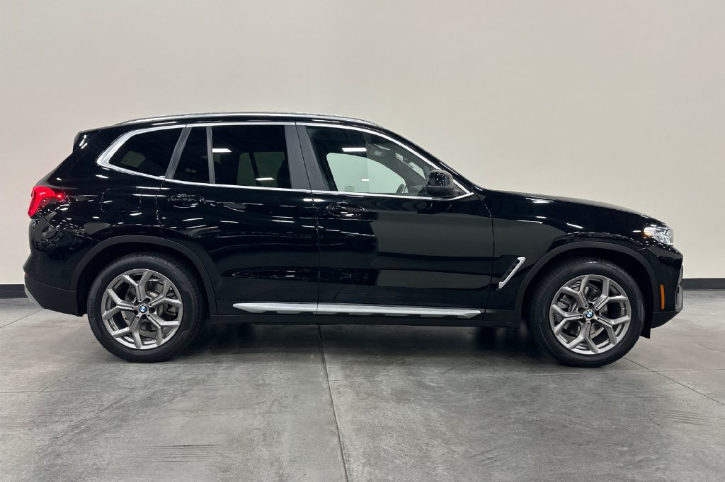 Used 2024 BMW X3 xDrive30i w/ Premium Package w/ZPA AWD/4WD image 3