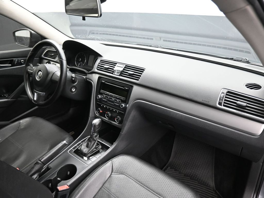 Used 2014 Volkswagen Passat 1.8T Wolfsburg Edition image 38