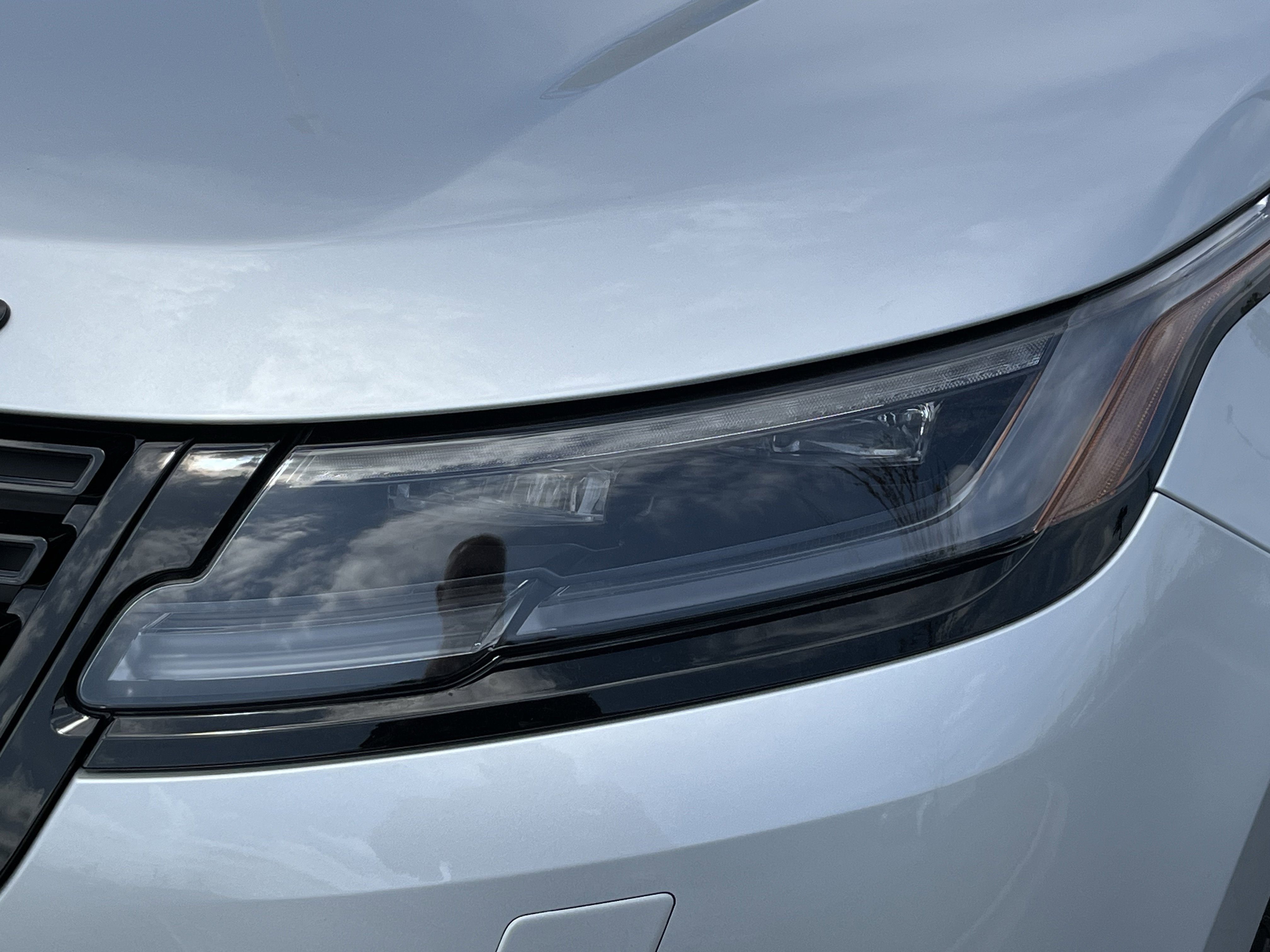 Certified 2025 Land Rover Range Rover Velar Dynamic SE AWD/4WD image 11