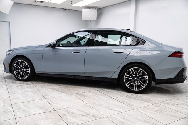 Used 2026 BMW 530i xDrive image 3