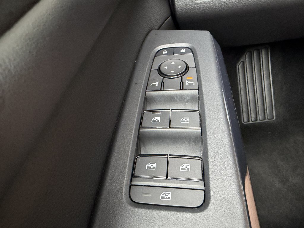 Used 2025 Nissan Pathfinder SV FWD image 24