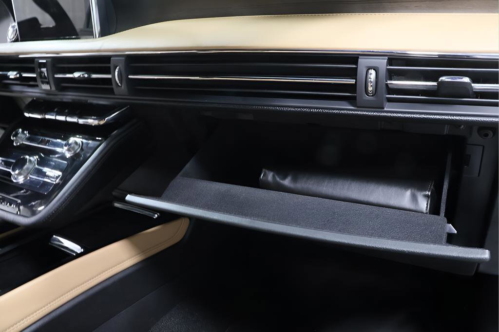 Used 2021 Lincoln Corsair Reserve w/ Equipment Group 201A image 33