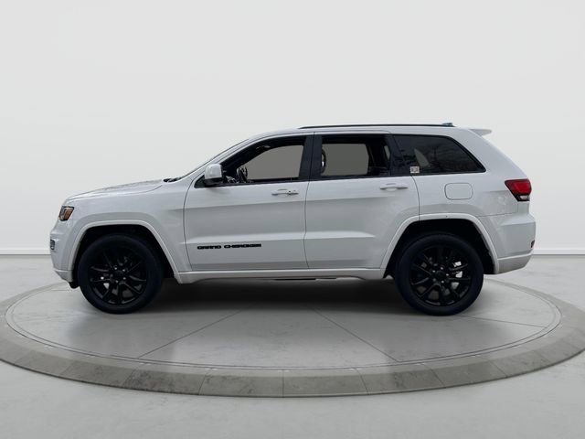 Used 2017 Jeep Grand Cherokee Altitude AWD/4WD image 4