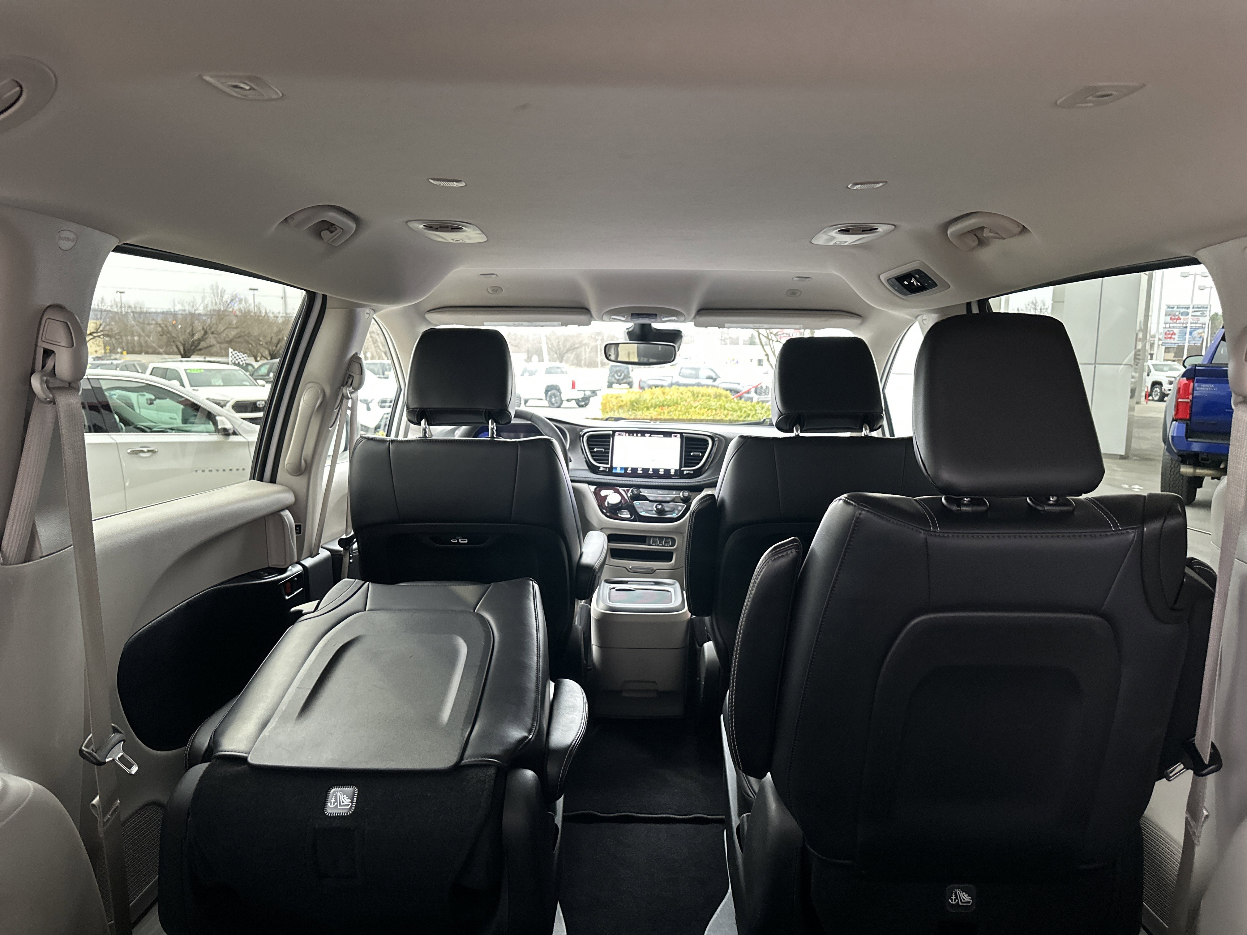 Used 2023 Chrysler Pacifica Touring-L image 18