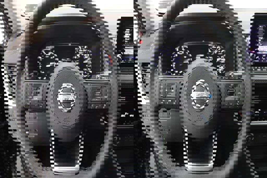 Used 2023 Nissan Rogue SV w/ SV Premium Package image 18