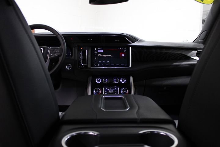 Used 2024 GMC Yukon XL Denali image 30