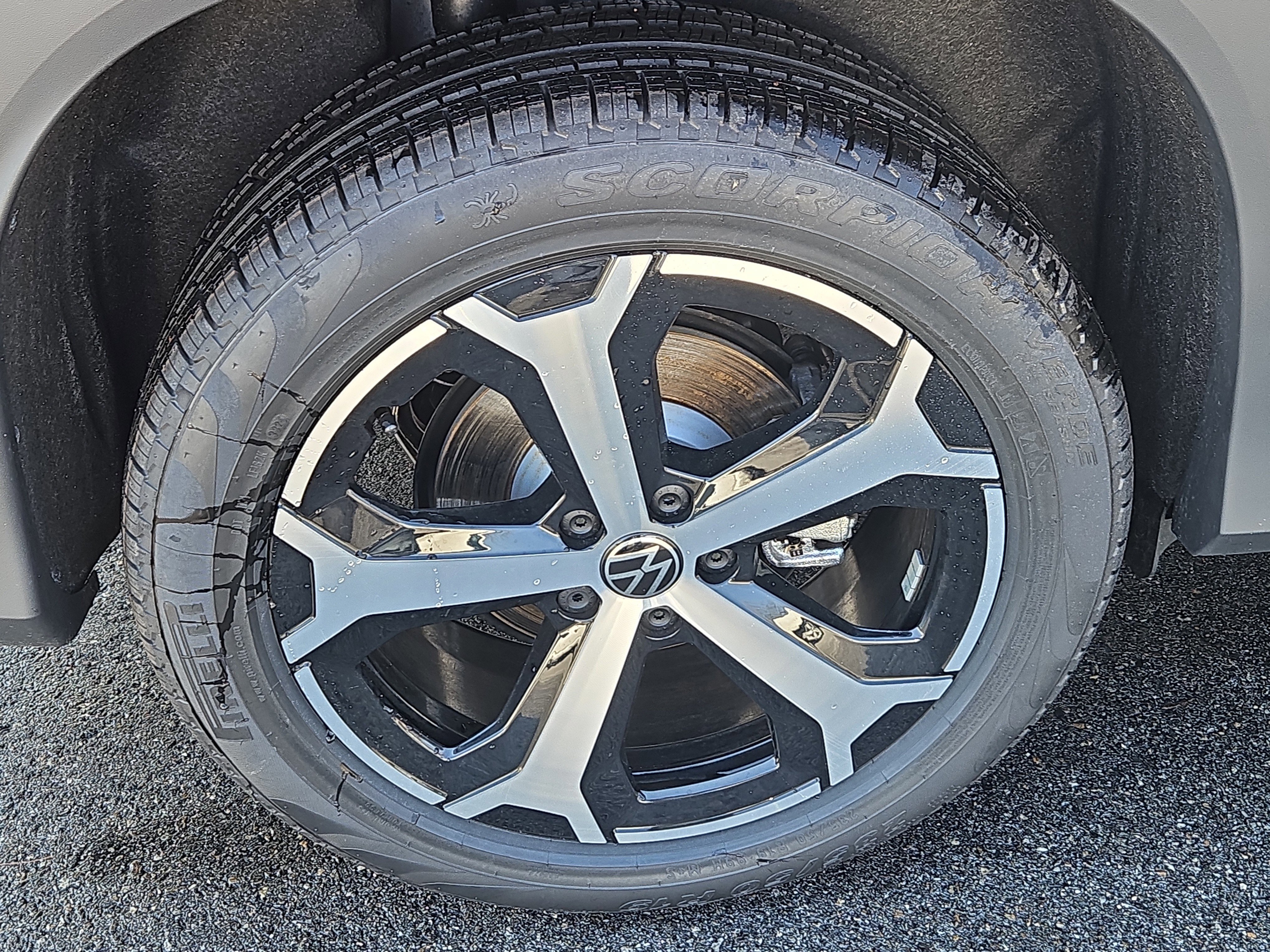 New 2026 Volkswagen Tiguan SE image 3