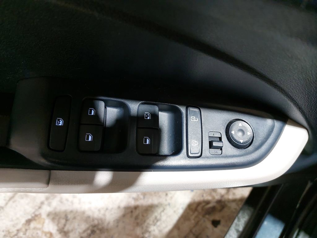 Used 2022 Hyundai Venue Limited FWD image 27