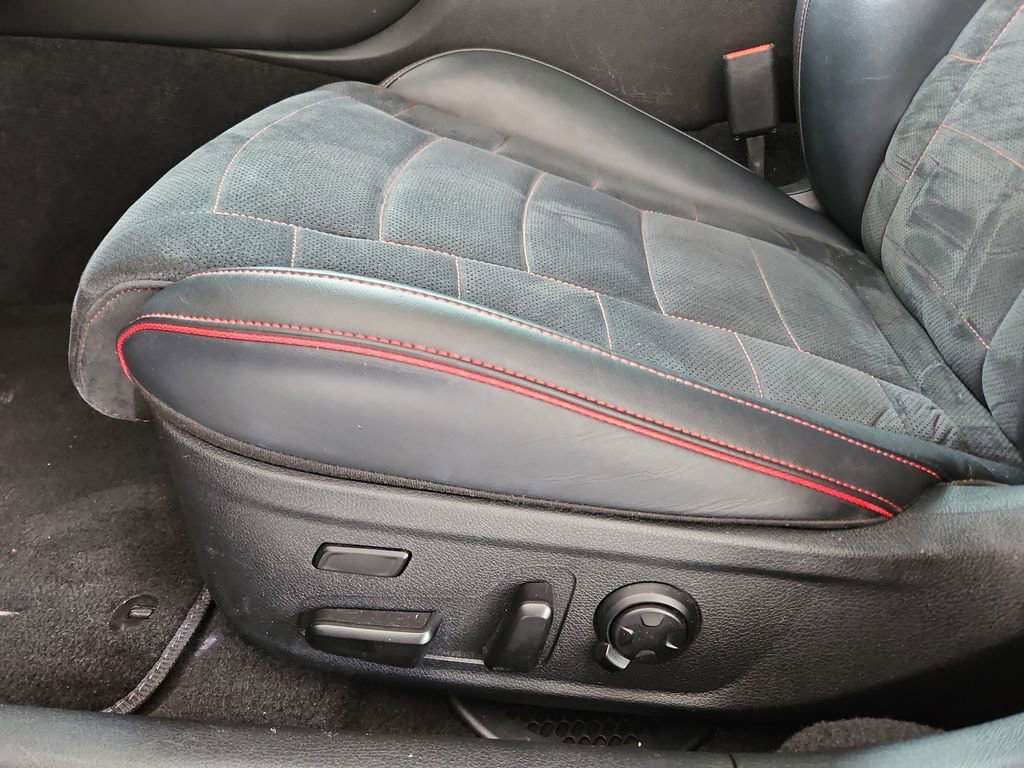 Used 2022 Kia Stinger GT2 image 27