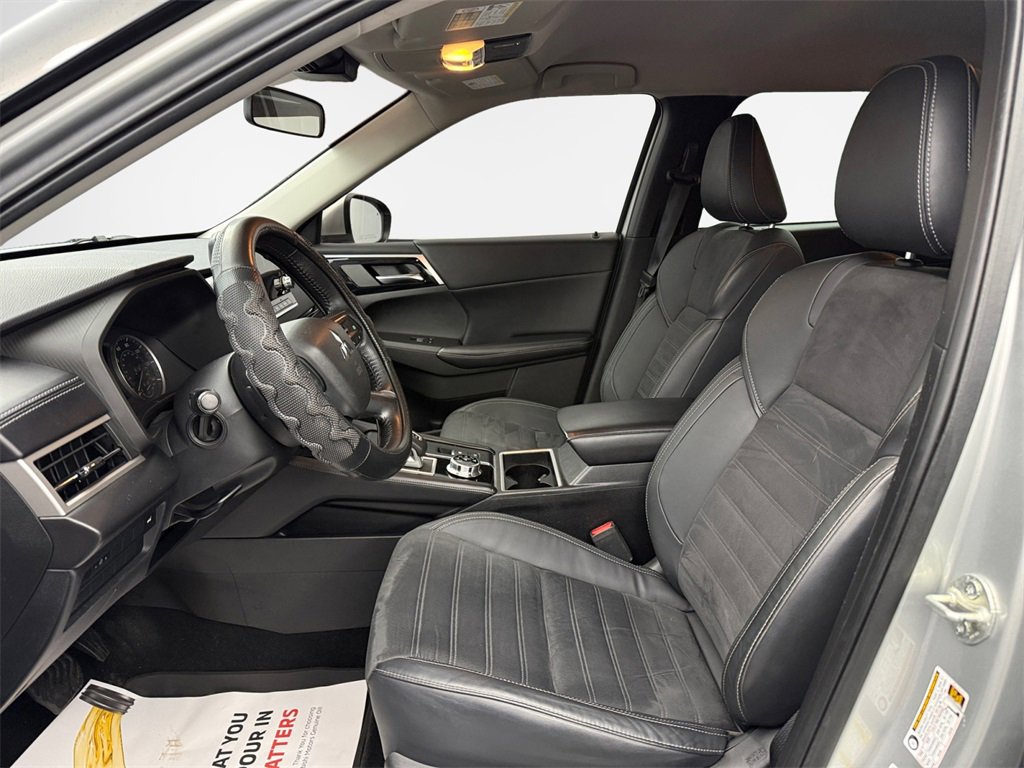 Used 2022 Mitsubishi Outlander SE image 12