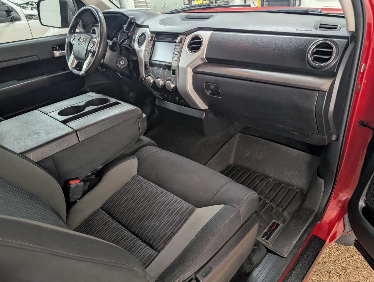 Used 2017 Toyota Tundra SR AWD/4WD image 14