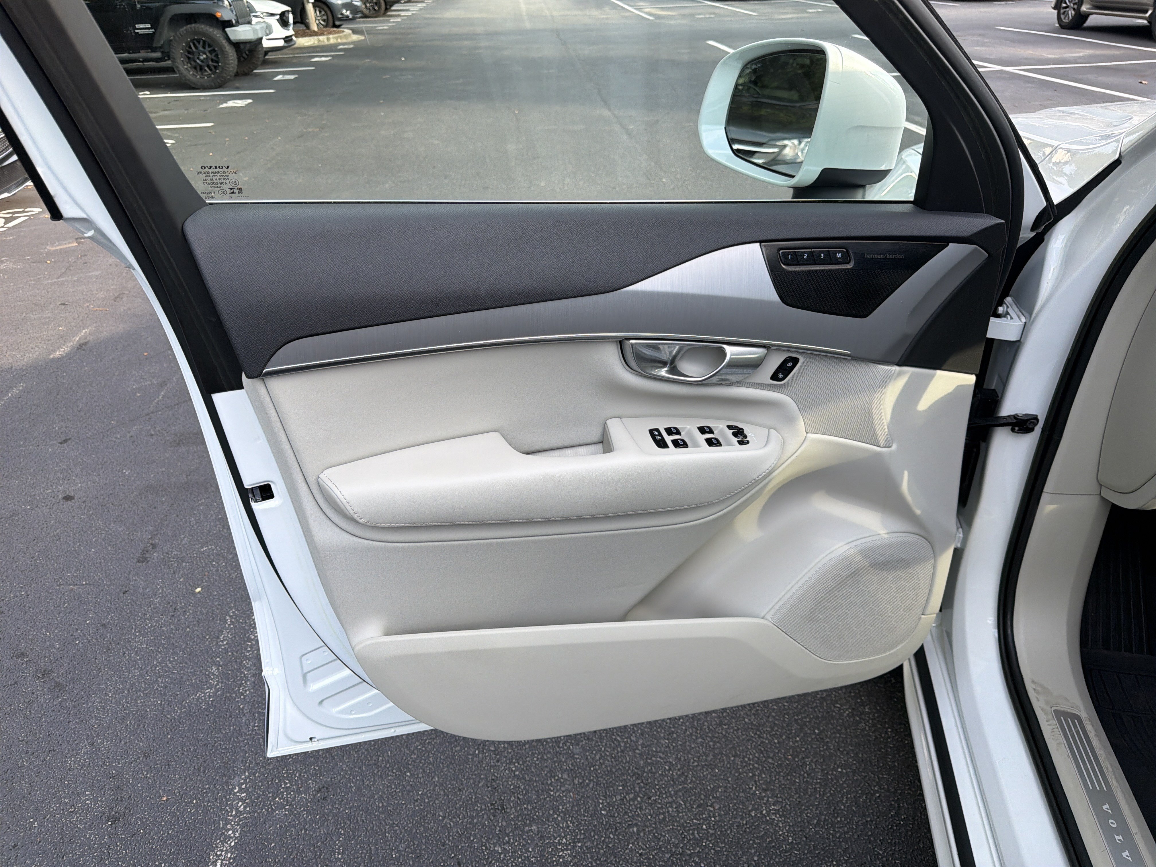 Certified 2023 Volvo XC90 B5 Core w/ Protection Package Premier AWD/4WD image 14