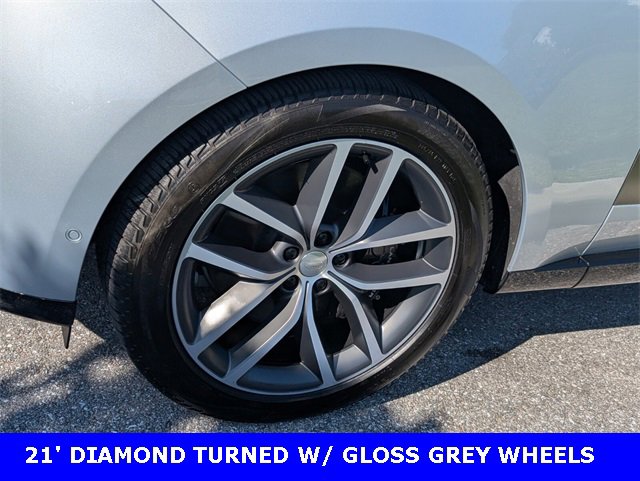 Used 2024 Land Rover Range Rover SE image 4