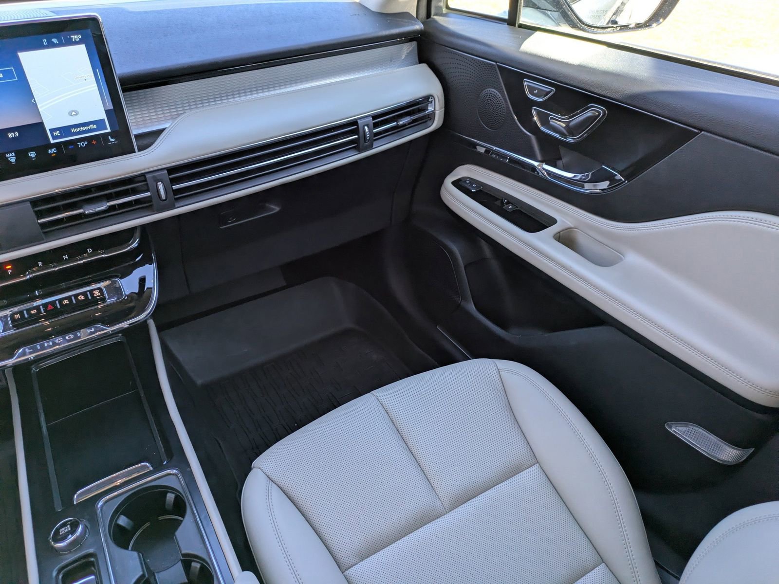 Certified 2025 Lincoln Corsair FWD w/ Equipment Group 101A image 18