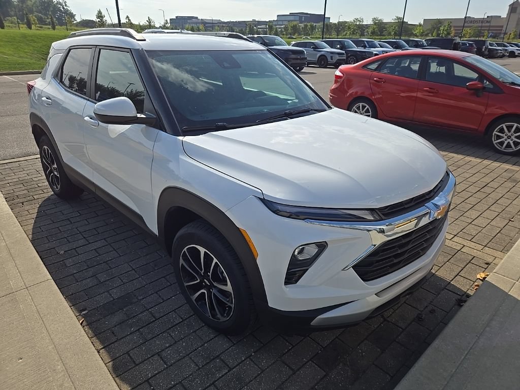 Used 2026 Chevrolet TrailBlazer LT AWD/4WD image 3