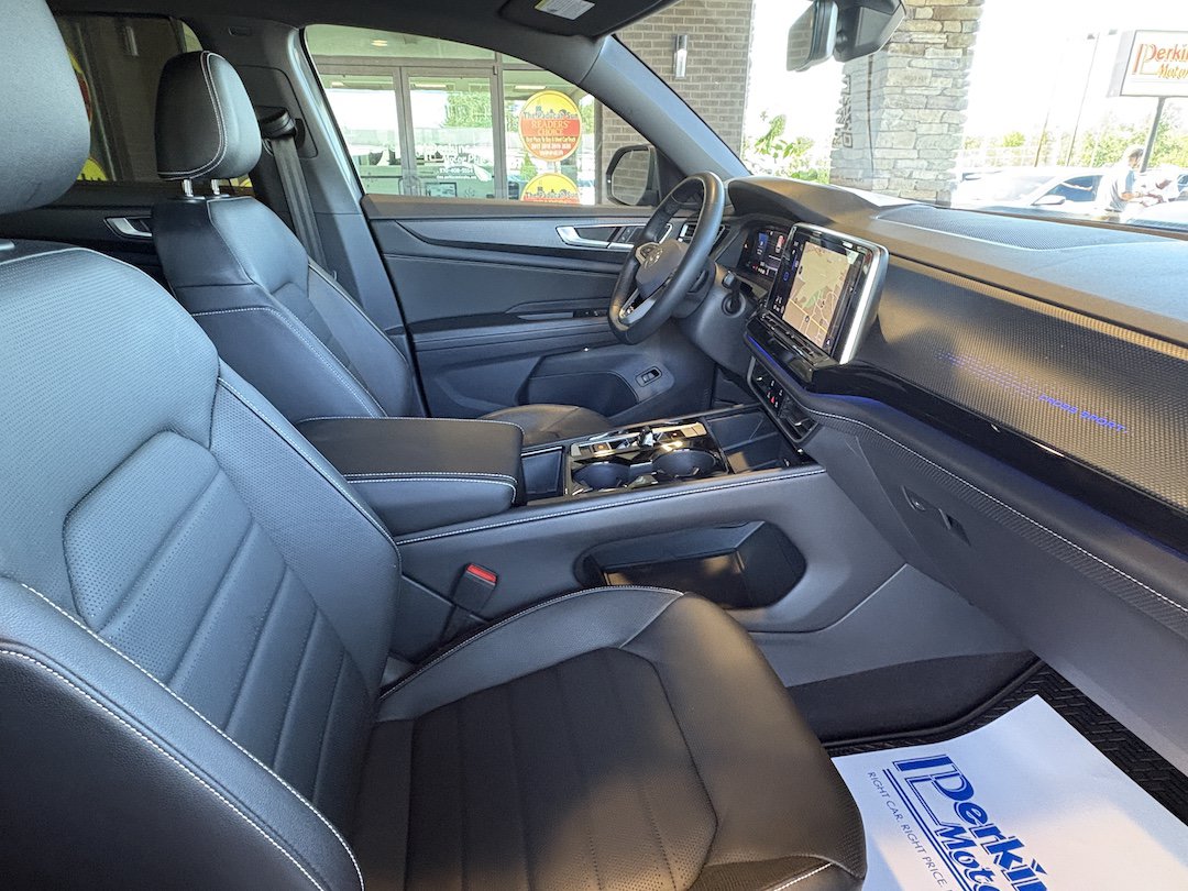 Used 2024 Volkswagen Atlas Cross Sport SEL R-Line AWD/4WD image 28