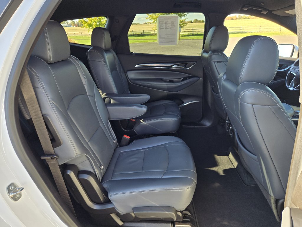Used 2022 Buick Enclave Premium AWD/4WD image 26