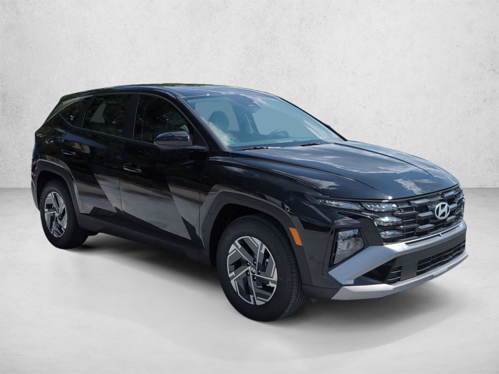 New 2026 Hyundai Tucson Blue SE FWD image 3