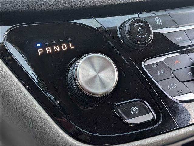 Used 2022 Chrysler Voyager LX image 12