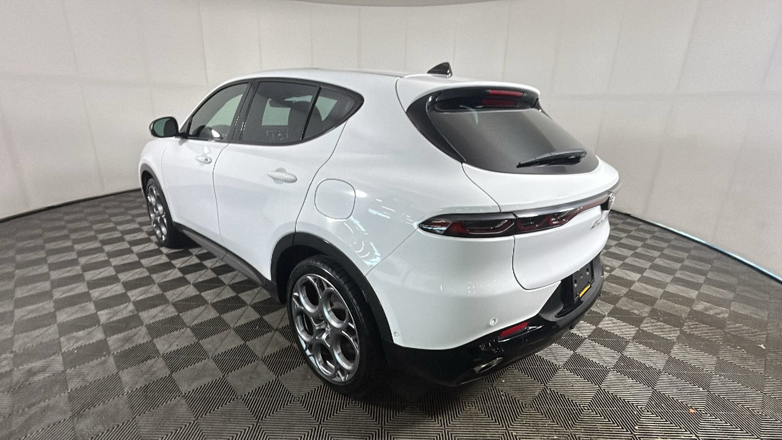 Used 2024 Alfa Romeo Tonale Veloce AWD/4WD image 5
