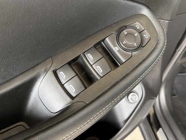 Used 2022 Buick Encore GX Essence w/ Experience Buick Package FWD image 9
