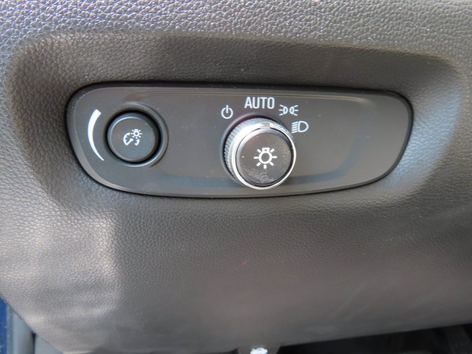 Used 2022 Chevrolet Traverse LT image 14