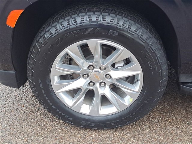 Used 2024 Chevrolet Suburban Premier image 9