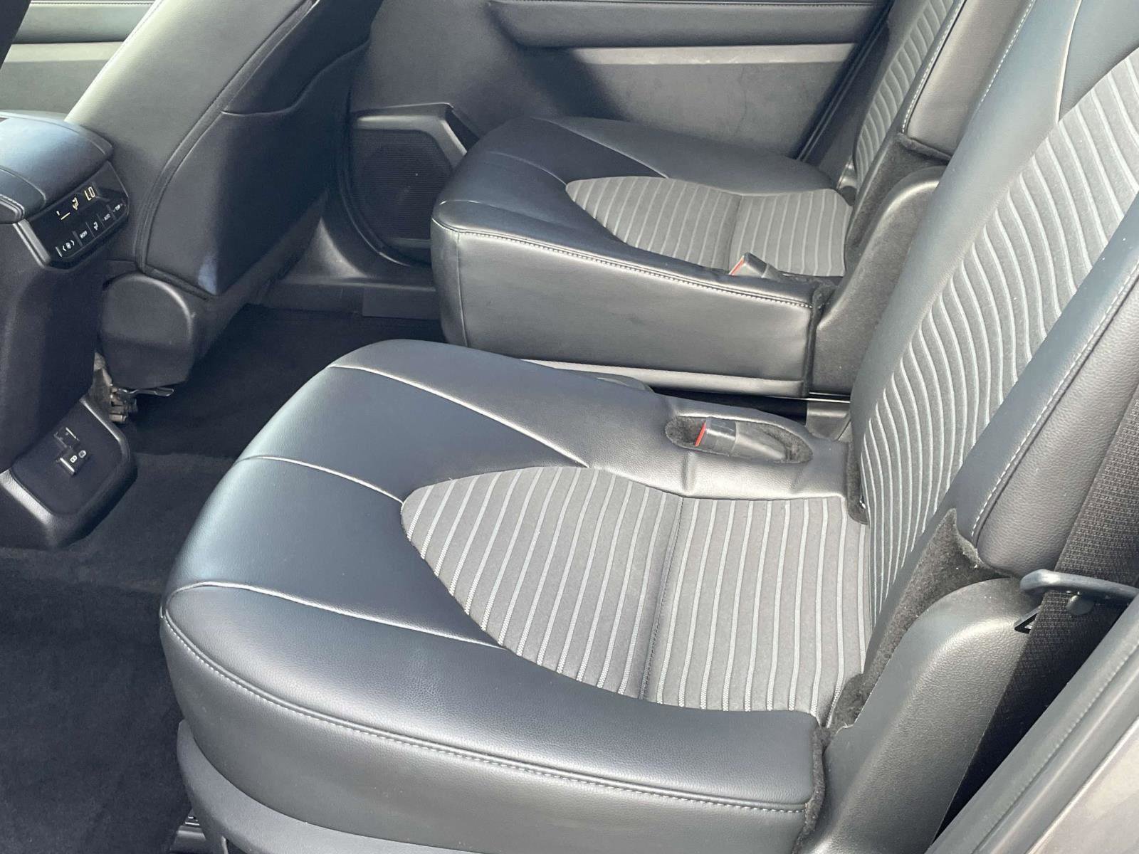 Used 2024 Toyota Highlander XSE image 19